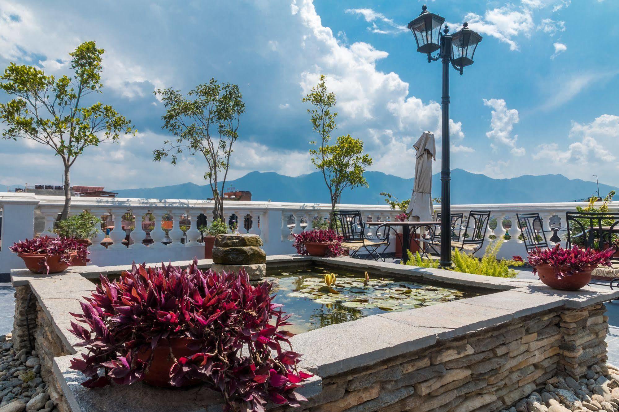 Hotel Excelsior Katmandu Dış mekan fotoğraf