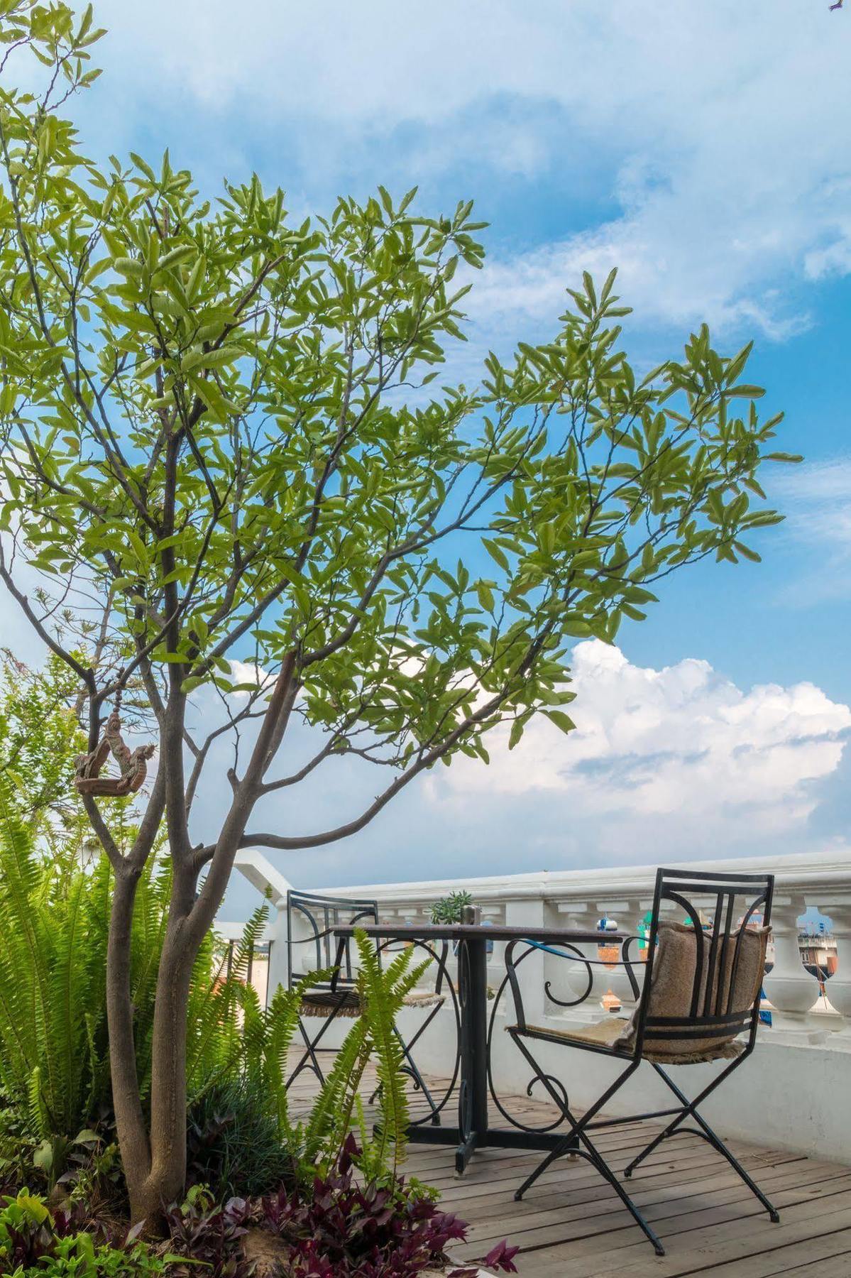 Hotel Excelsior Katmandu Dış mekan fotoğraf